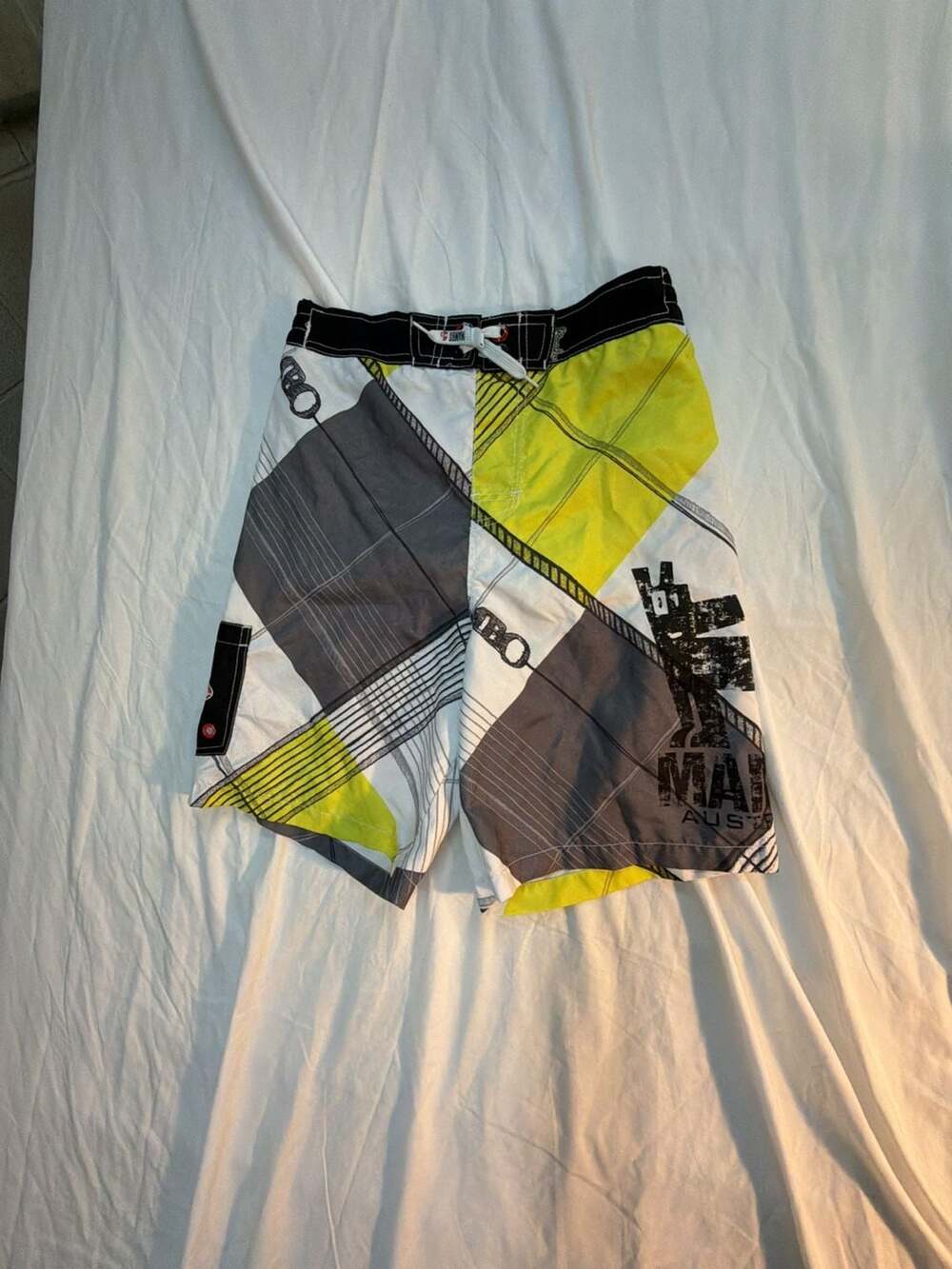 Mambo Australia Men's Geometric Graphic Print Board Shorts Size Large